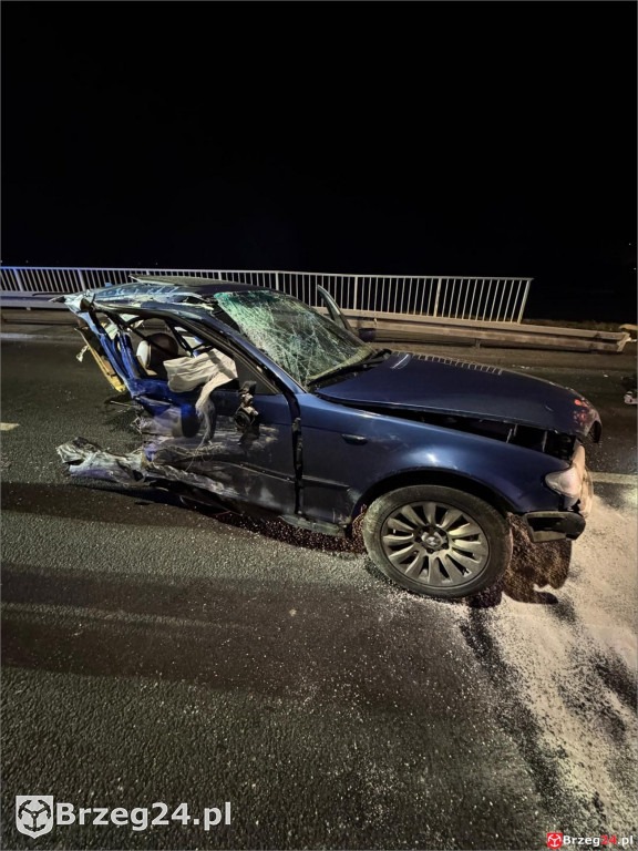 Zderzenie osobówek w Pisarzowicach. BMW rozerwane na części