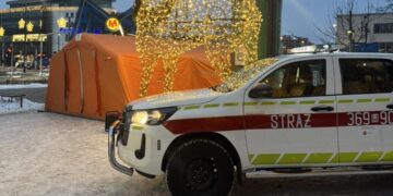 Strażackie namioty odpowiedzią na mróz w Warszawie