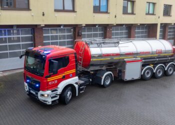 KP PSP w Głubczycach wzbogaciła się o nową cysternę