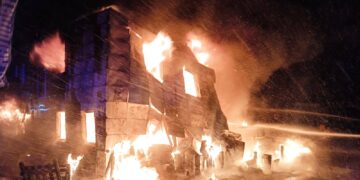 Duży pożar budynku biurowego w Rekowie Górnym