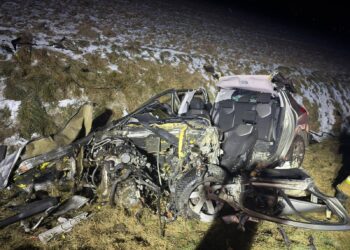 Zderzenie osobówki z ciężarówką. Tragedia na DW-382