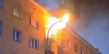 Warszawa. Pożar mieszkania na trzecim piętrze