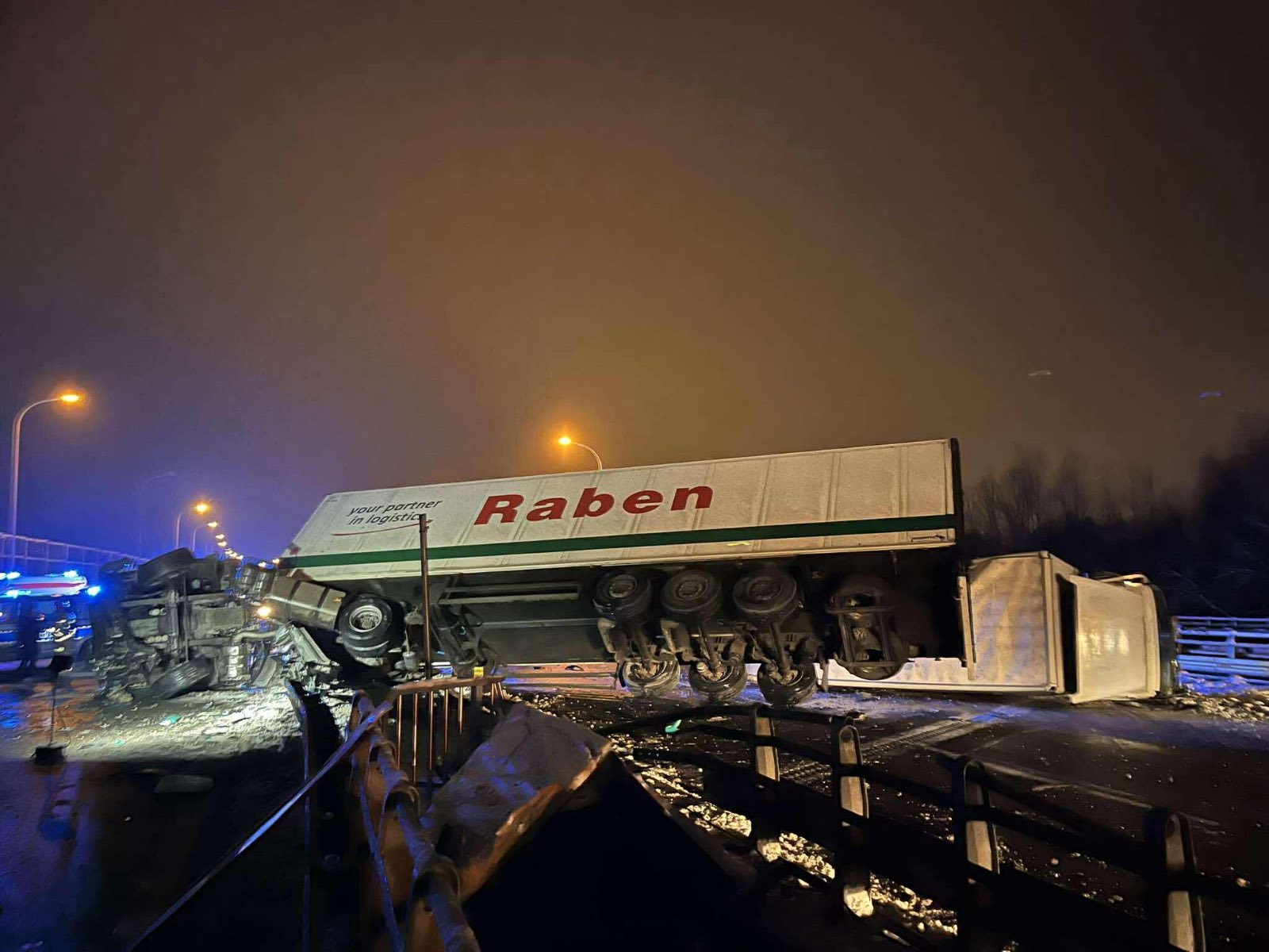 Zderzenie ciężarówek. Trasa S7 był całkowicie zablokowana