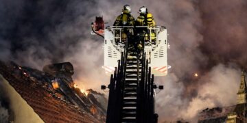 Akcja strażaków w Chocianowie. Płonął dach budynku