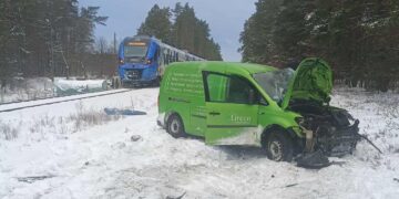 Wypadek na przejeździe kolejowym w Cybowie