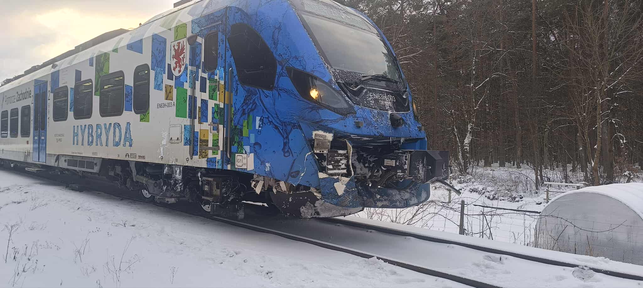 Wypadek na przejeździe kolejowym w Cybowie