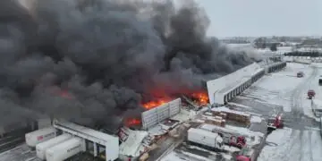 Pożar hali w Tarnowie Podgórnym. Biegły ustalił przyczynę