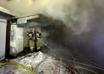 Nocny pożar na giełdzie kwiatowej w Warszawie
