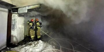 Nocny pożar na giełdzie kwiatowej w Warszawie