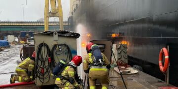 Szczecin. Pożar butli z acetylenem w porcie