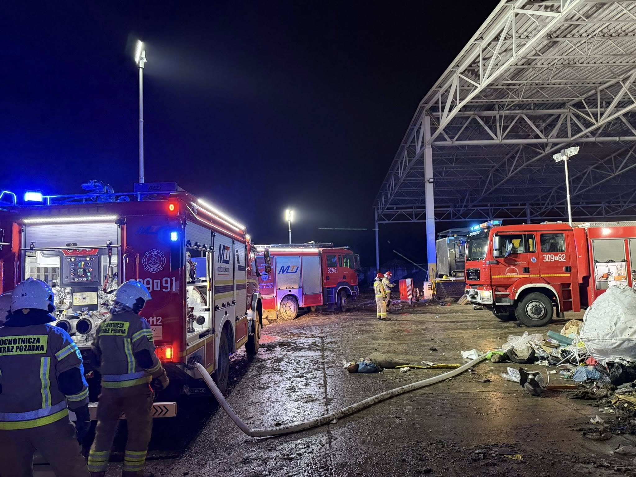 Pożar hałdy odpadów na składowisku w Promniku