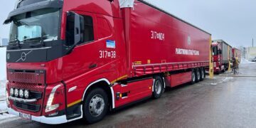 Duża część Kijowa bez prądu. Strażackie ciężarówki w drodze z pomocą