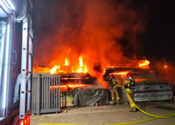 Pożar tartaku w Piotrkowie Trybunalskim. Duże straty