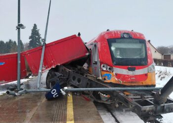 Zderzenie pociągu z ciężarówką w Widzinie