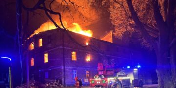 Pożar budynku w Kaźmierzowie. Nie żyje mężczyzna