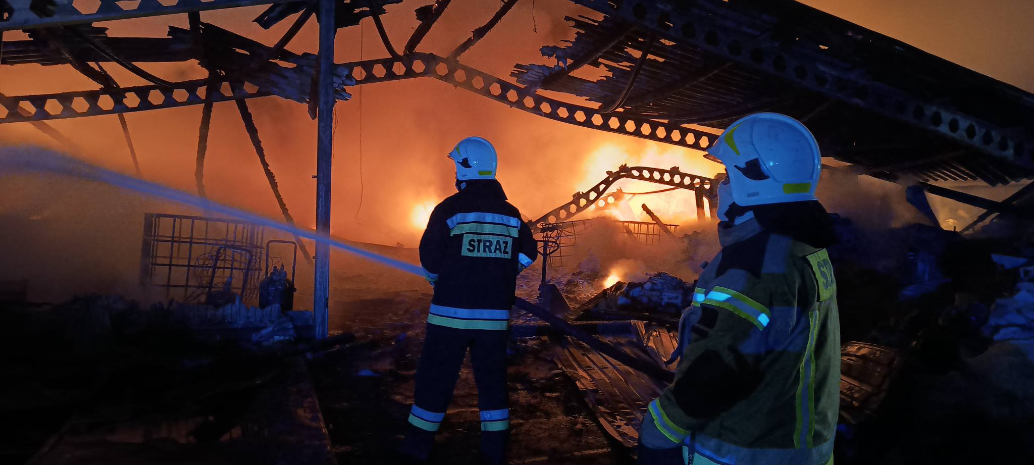 Pożar hali z odpadami w Nowym Modlinie