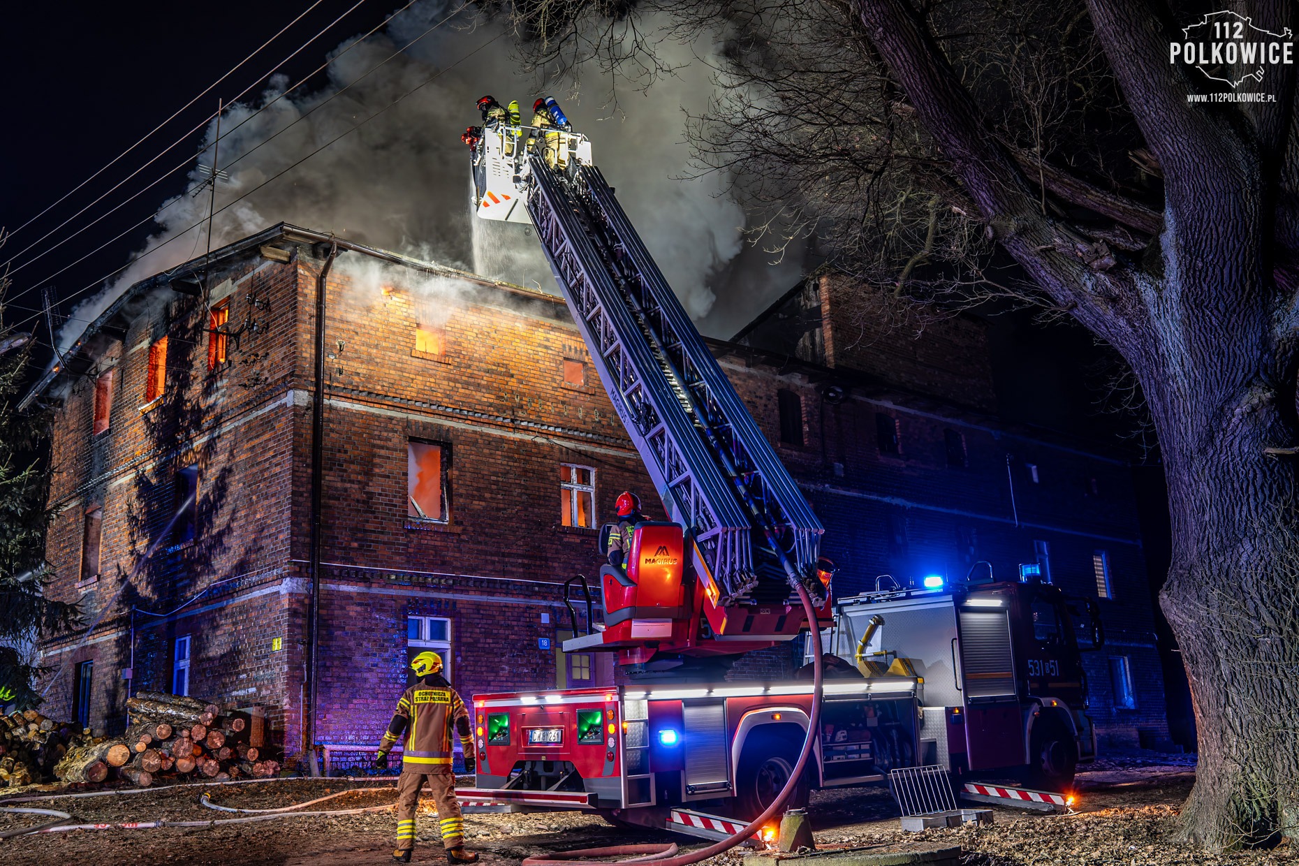 Pożar budynku w Kaźmierzowie. Nie żyje mężczyzna