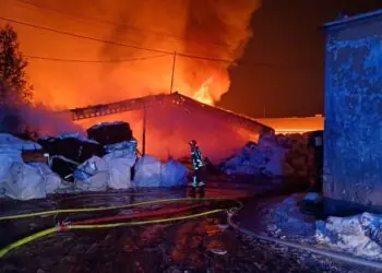 Pożar hali z odpadami w Nowym Modlinie