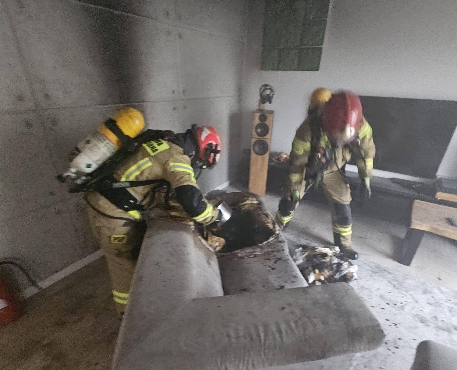 Masażer przyczyną pożaru. Czujka uratowała życie mieszkańcom