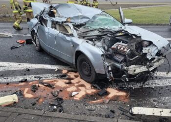 Wypadek na DK-43. Młody kierowca w szpitalu