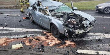 Wypadek na DK-43. Młody kierowca w szpitalu