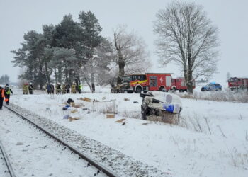 Podlaskie. Nie wyhamował i wjechał pod pociąg