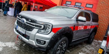 Łomżyńscy strażacy z nowymi pojazdami i sprzętem