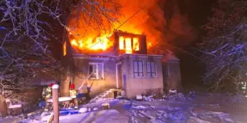 Pożar domu w Geniuszach. 8-osobowa rodzina straciła dach nad głową