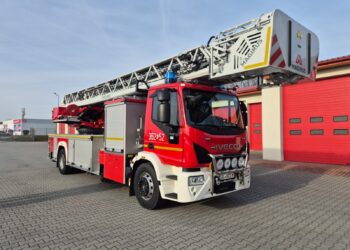 Nowa drabina zaparkowała w garażu JRG 2 Tarnów