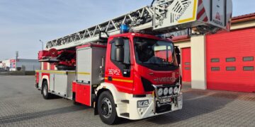 Nowa drabina zaparkowała w garażu JRG 2 Tarnów