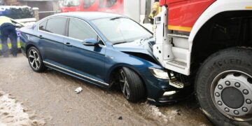 Ucieczkę przed policją zakończył zderzeniem z wozem PSP