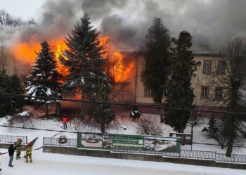 Pożar starego domu kultury w Dąbrowie Białostockiej