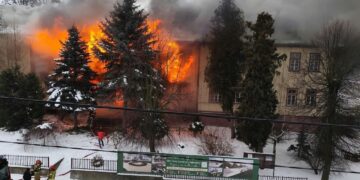 Pożar starego domu kultury w Dąbrowie Białostockiej