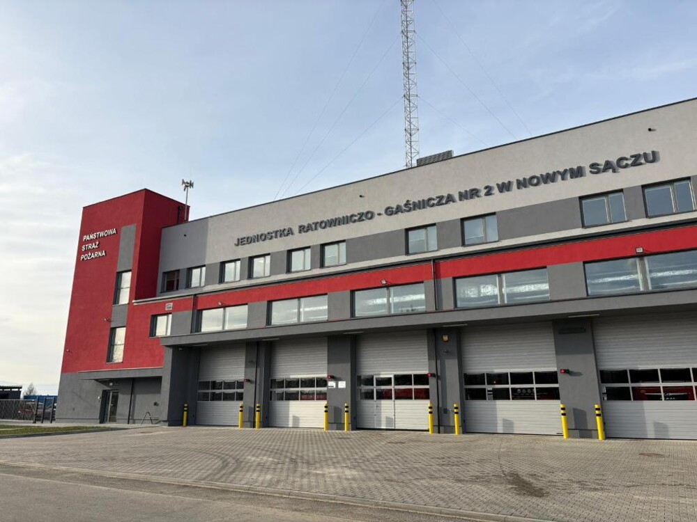Strażacy z JRG 2 Nowy Sącz już w nowej strażnicy
