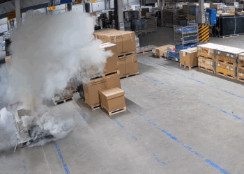 Tak zaczął się pożar hali w Tarnowie Podgórnym. Jest nagranie