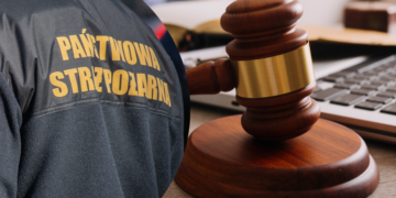 Strażak zlecał podpalenia aut kolegów z jednostki. Zapadł wyrok