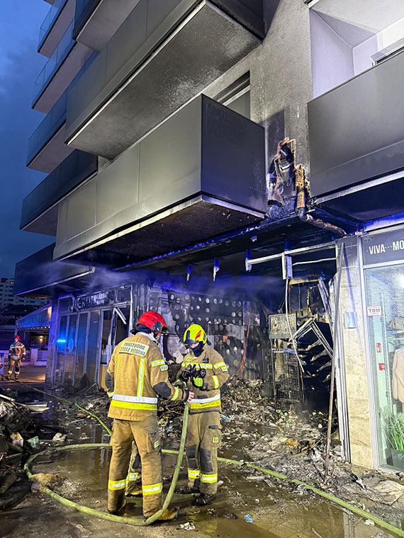 Przy Promenadzie Gwiazd spłonął sklep Żabka