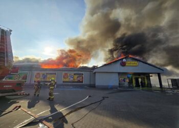 W Polkowicach płonie sklep Biedronka