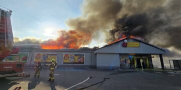 W Polkowicach płonie sklep Biedronka