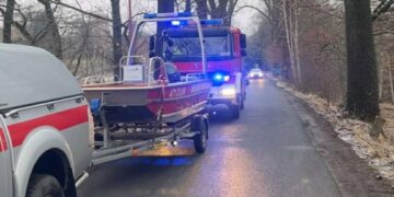 Pod wędkarzem załamał się lód. Wykorzystano system LUCAS