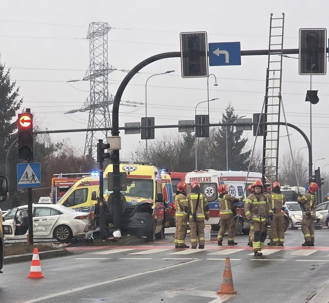 Zderzenie ambulansu z Uberem w Krakowie