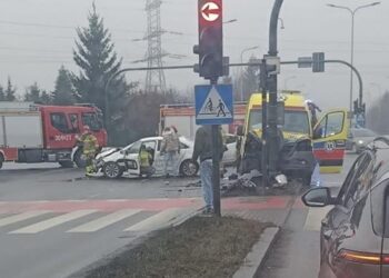 Zderzenie ambulansu z Uberem w Krakowie