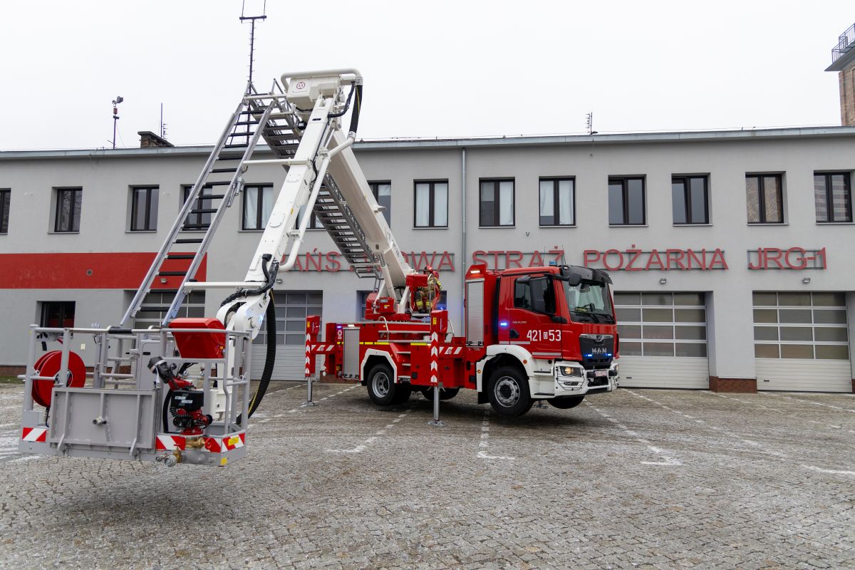 Dwa nowe podnośniki w opolskich jednostkach ratowniczo-gaśniczych