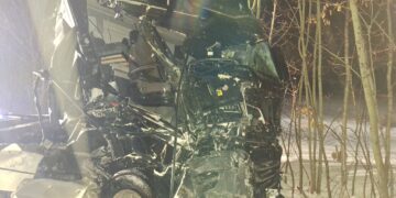 Wypadek w Połęczynie. Kabina ciężarówki całkowicie zniszczona