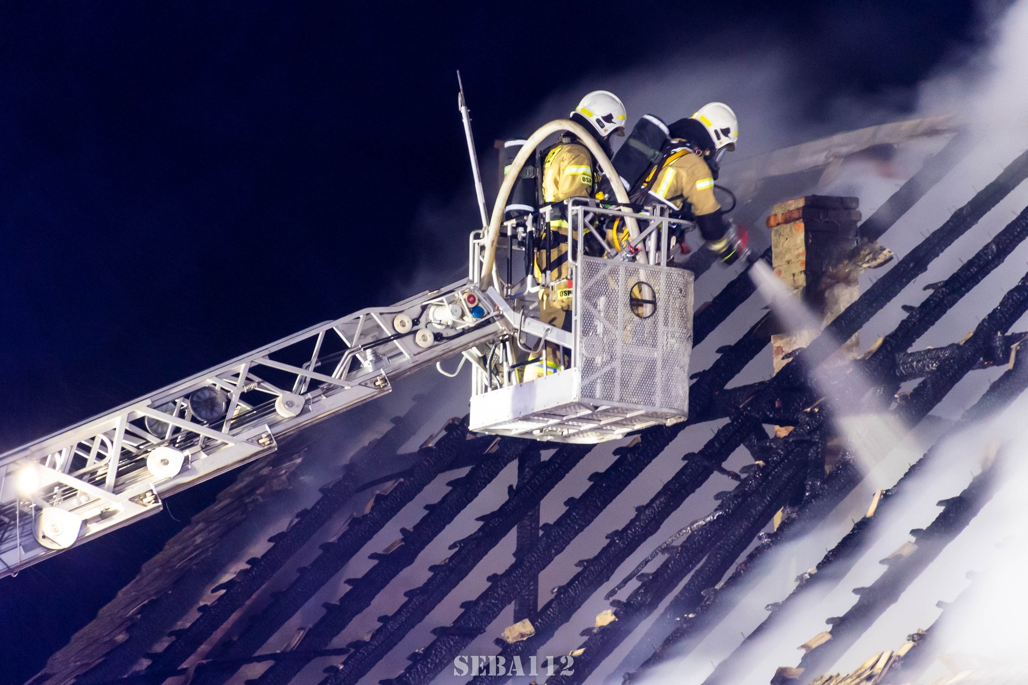 Pożar domu w Brzostowie. Rodzina straciła dach nad głową