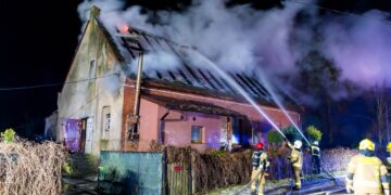 Pożar domu w Brzostowie. Rodzina straciła dach nad głową
