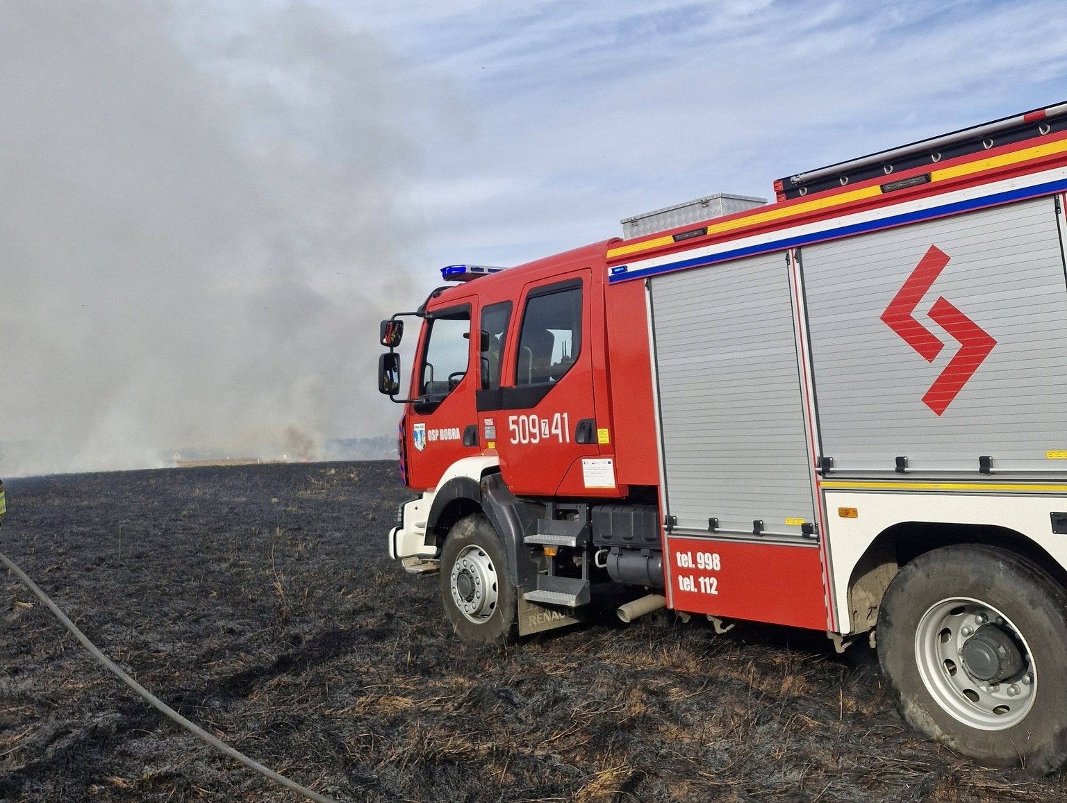 Duży pożar traw w Dobrej. Spłonęło kilkanaście hektarów