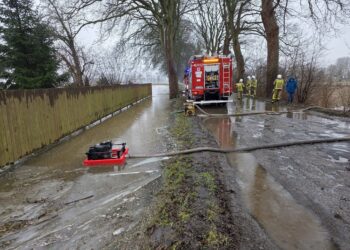 Ponad tysiąc interwencji strażaków. Zalane domy, drogi i pola