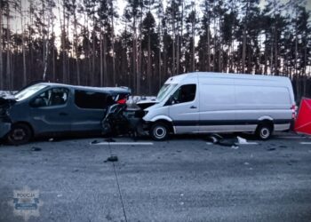Tragedia na S8 pod Ostrowią Mazowiecką. W wypadku zginęły dwie osoby
