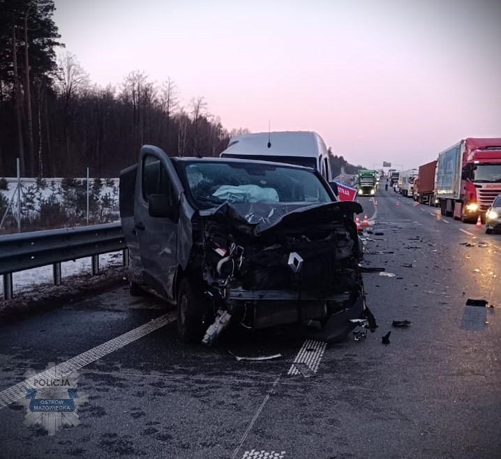 Tragedia na S8 pod Ostrowią Mazowiecką. W wypadku zginęły dwie osoby